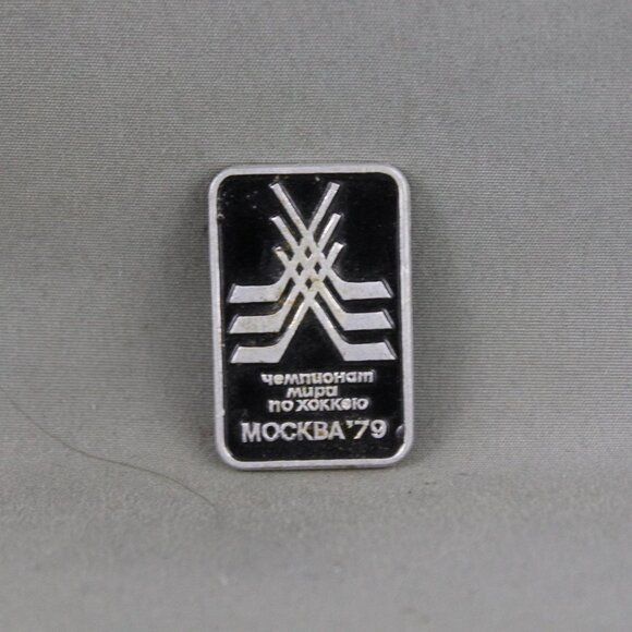 World Hockey Championships Pin - 1979 Moscow Crossed Hockey Sticks - Stamped Pin - Picture 1 of 3